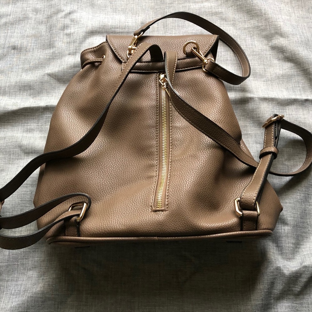 Backpack - Picture 2 of 4